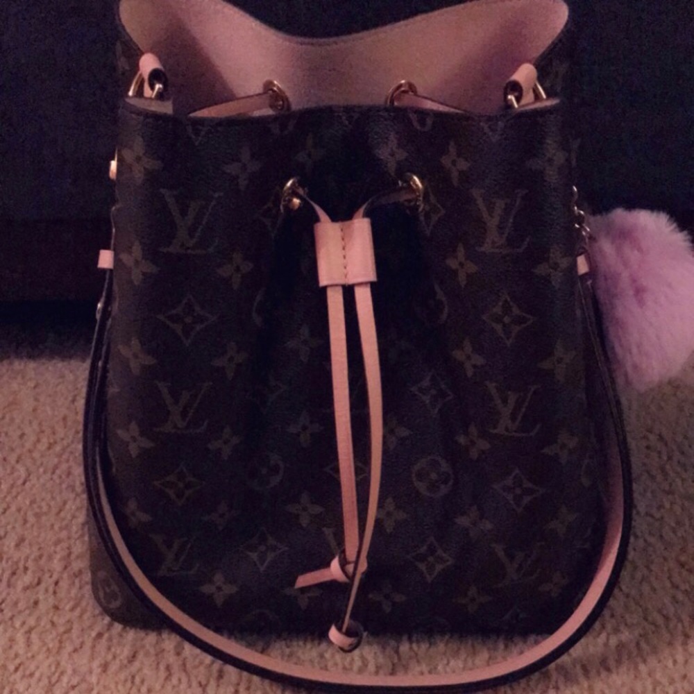 💯 authentic Louis Vuitton pink neonoe